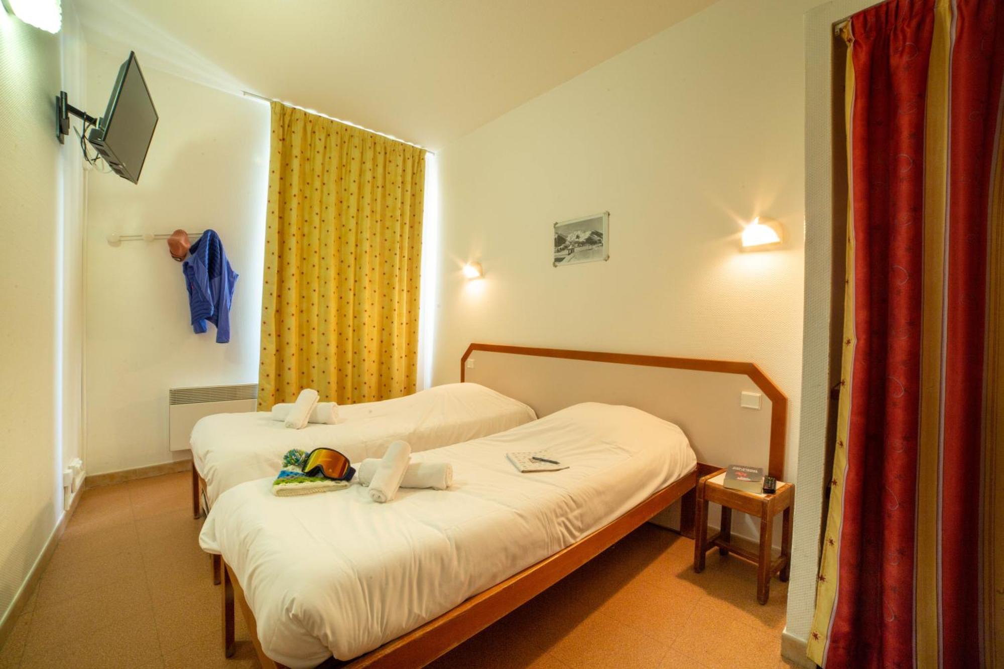 Le Rabuons Hotel Saint-Étienne-de-Tinée Buitenkant foto